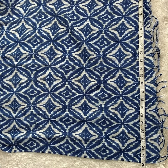 Set of 2 blue fashion scarves - Like new! - Picture 6 of 6